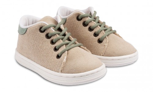 Παπούτσι βάπτισης: Sneaker, μοκασίνι, μπαλαρίνα ή πέδιλο; Πώς να διαλέξετε