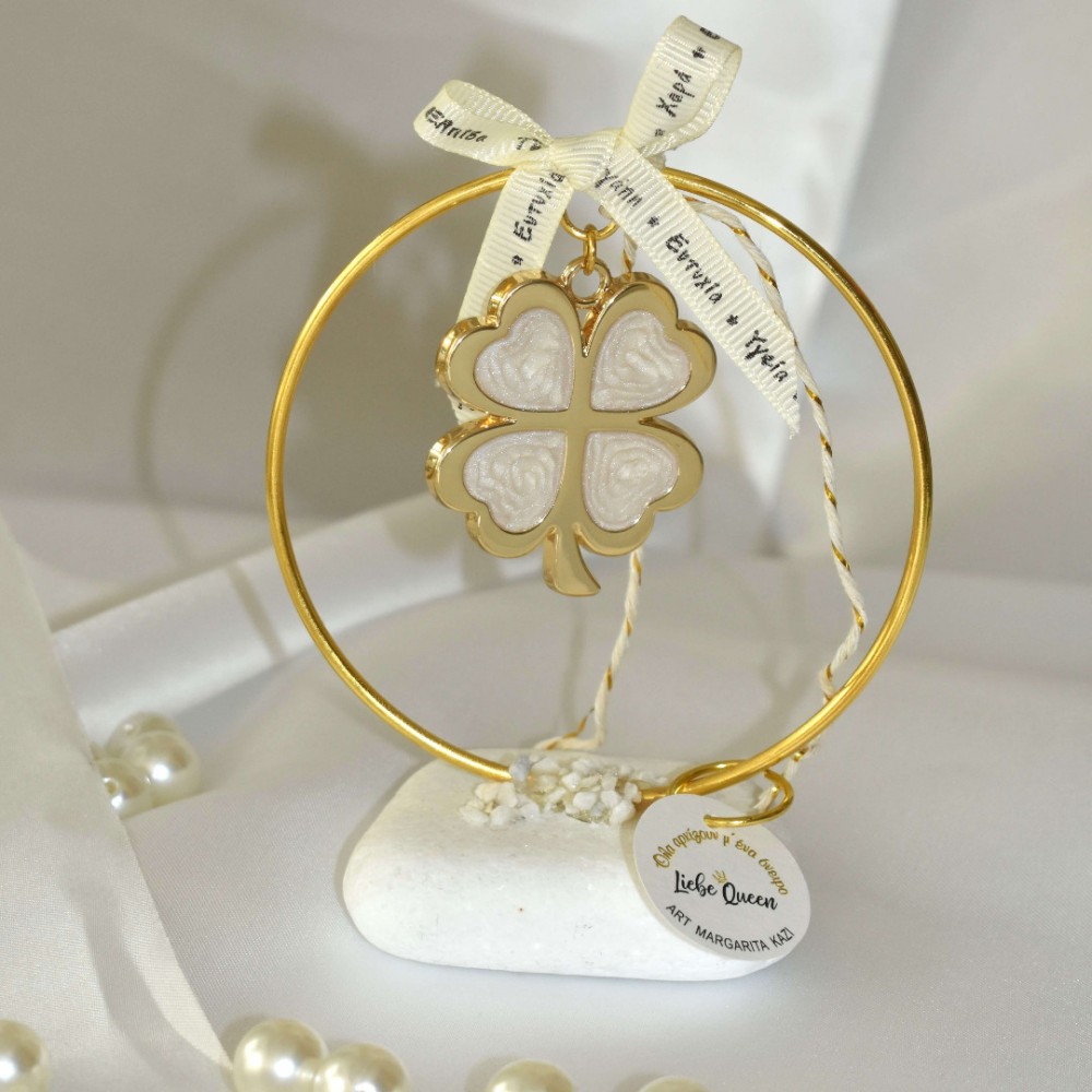 Γούρι τετράφυλλο τριφύλι από σμάλτο με κρίκο σε βότσαλο