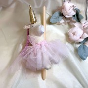 Λαμπάδα αρωματική σομόν με πάνινο μονόκερο