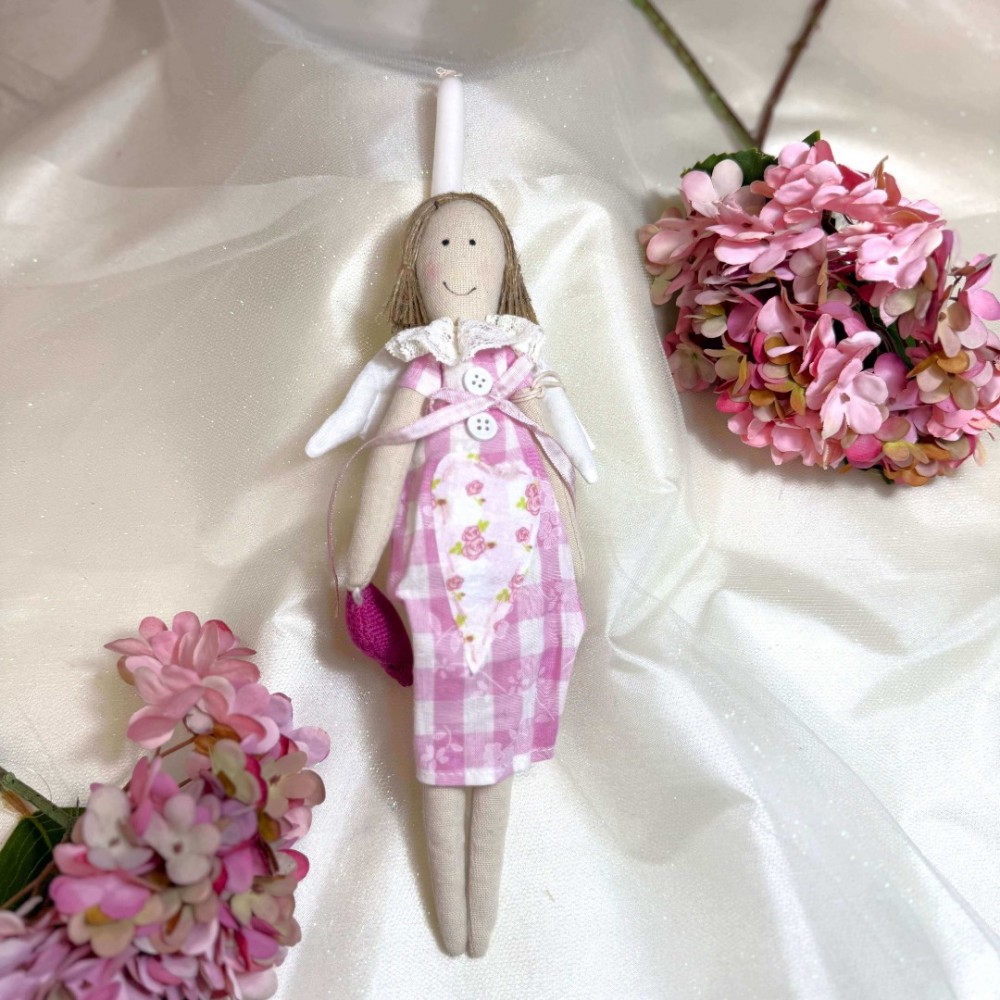 Λαμπάδα με υφασμάτινη κουκλίτσα με καρό φόρεμα