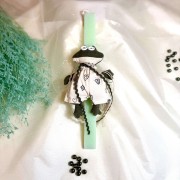 Λαμπάδα αρωματική πράσινη με υφασμάτινο βατραχάκι