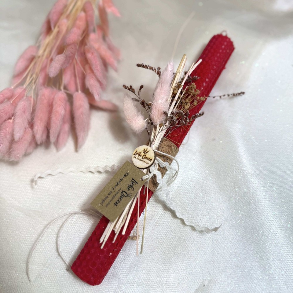 Λαμπάδα αρωματική μελισσοκέρι κόκκινη με αποξηραμένο μπουκέτο