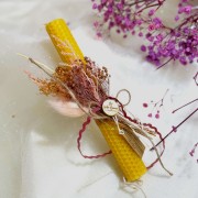 Λαμπάδα μελισσοκέρι κηρήθρα με αποξηραμένα λουλούδια ροζ