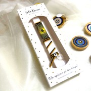 Λαμπάδα αρωματική λευκή με δερμάτινα κορδόνια και ματόχαντρα