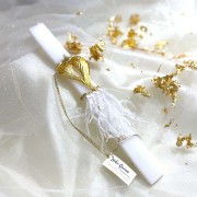 Λαμπάδα αρωματική λευκή με χρυσά φτερά