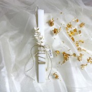 Λαμπάδα αρωματική λευκή με λευκό κλαράκι