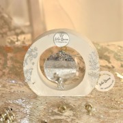 Γούρι ρόδι ασημί plexiglass σε ξύλο λευκό μικρό