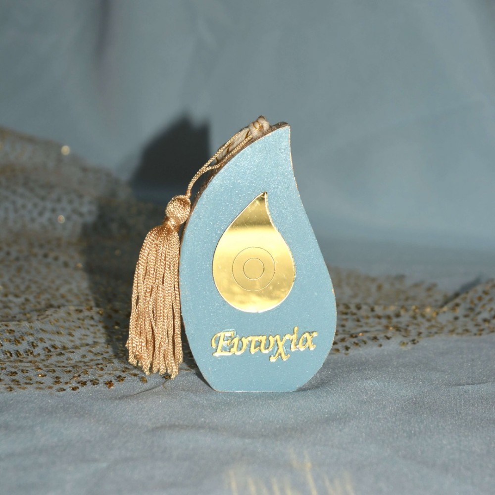 Γούρι δάκρυ γαλάζιο ξ΄΄ύλινο με χρυσό μάτι-δάκρυ από πλεξιγλάς στο κέντρο του