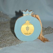 Γούρι Ρόδι ξύλινο γαλάζιο ζωγραφιστό με χρυσό ρόδι από πλεξιγλάς στο κέντρο