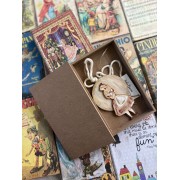 Γούρι κουτί-βιβλίο Αλίκη στη χώρα των θαυμάτων