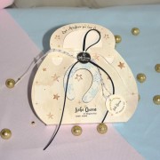 Γούρι πέταλο ξύλινο μικρό λευκό με νιφάδες χιονιού