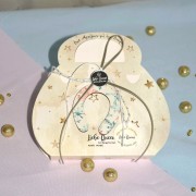 Γούρι πέταλο ξύλινο μικρό λευκό με παστέλ νιφάδες χιονιού