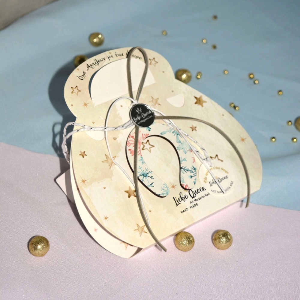 Γούρι πέταλο ξύλινο μικρό λευκό με παστέλ νιφάδες χιονιού