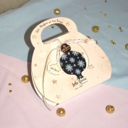 Γούρι Ρόδι μαύρο κρεμαστό ξύλινο με γαλάζιες νιφάδες χιονιού και κορδόνια