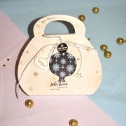 Γούρι Ρόδι μαύρο κρεμαστό ξύλινο με γαλάζιες νιφάδες χιονιού και κορδόνια