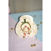 Γούρι Πέταλο κρεμαστό ξύλινο με σχέδιο ρόδια και κρίκο