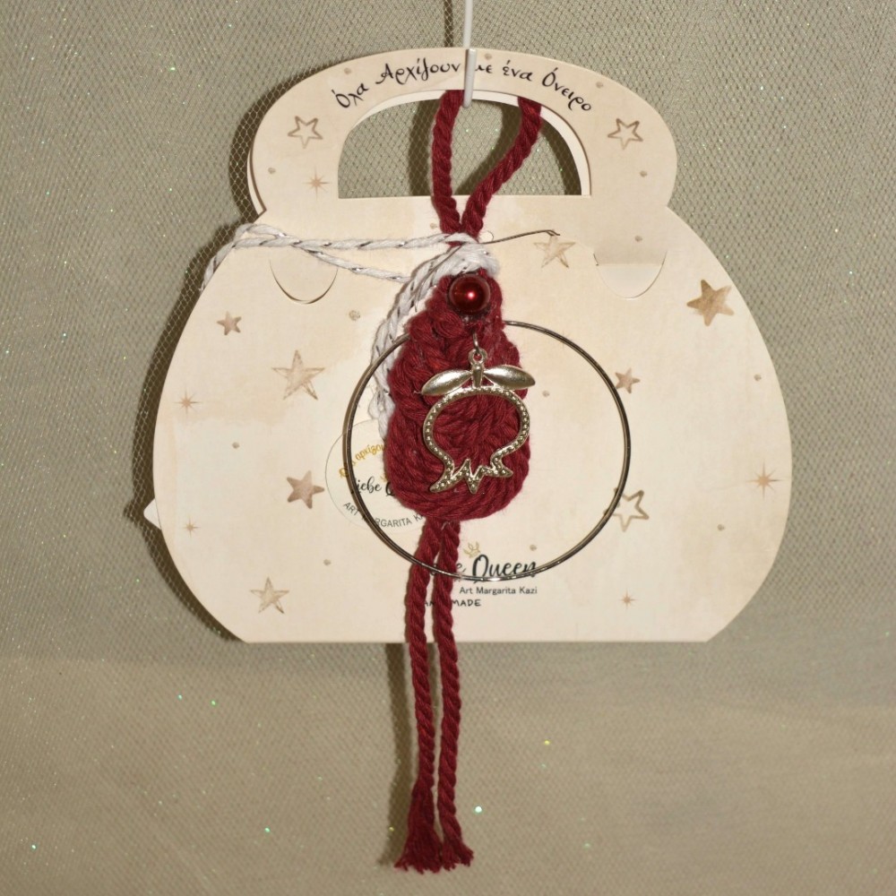 Γούρι κρεμαστό μπορντώ μακραμέ σε κρίκο με ρόδι 9.5x9