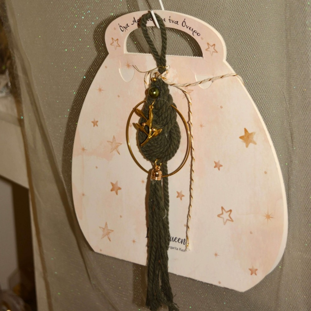 Γούρι κρεμαστό πράσινο μακραμέ σε κρίκο με κλαρί ελιάς 9.5x9