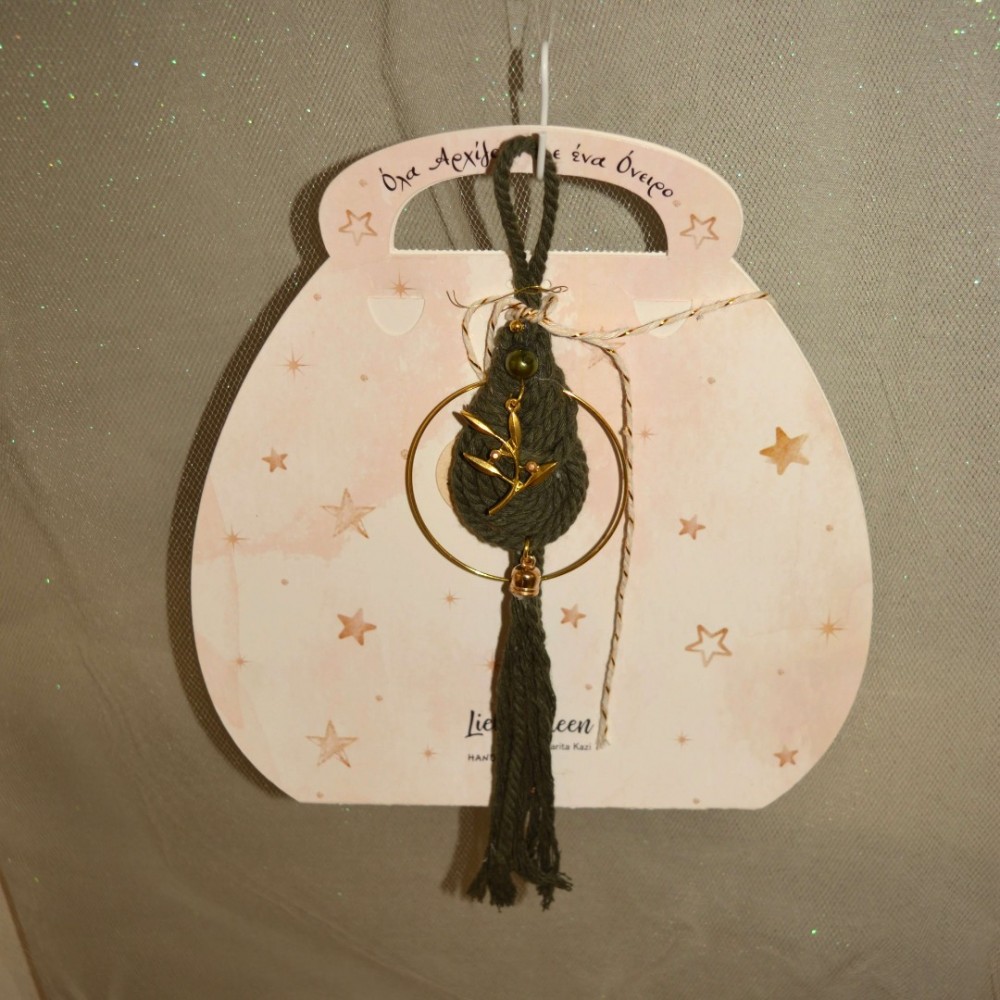 Γούρι κρεμαστό πράσινο μακραμέ σε κρίκο με κλαρί ελιάς 9.5x9