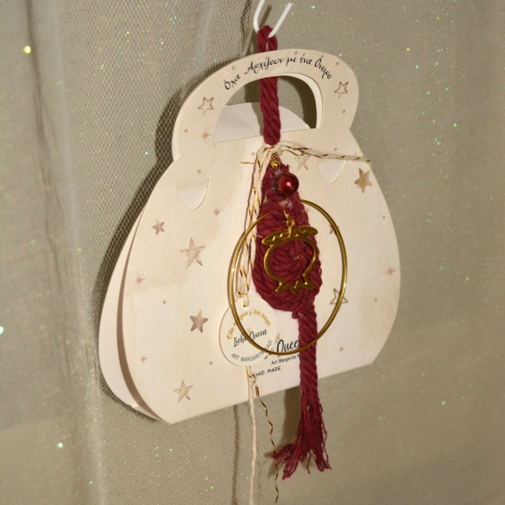 Γούρι κρεμαστό μπορντώ μακραμέ σε κρίκο με επίχρυσο ρόδι 9.5x9