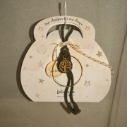 Γούρι μικρό κρεμαστό πράσινο μακραμέ σε κρίκο με Δέντρο Ζωής Γούρι μικρό κρεμαστό πράσινο μακραμέ σε κρίκο με Δέντρο Ζωής