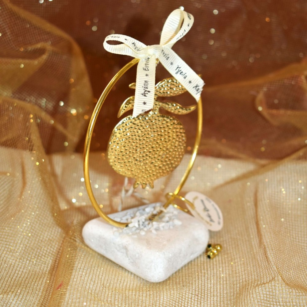 Γούρι ρόδι χρυσό με κρίκο σε βότσαλο