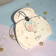 Γούρι Ρόδι λευκό κρεμαστό ξύλινο με σχέδιο και κορδόνια