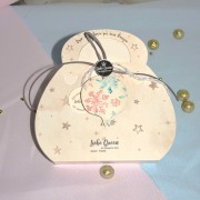 Γούρι Ρόδι λευκό κρεμαστό ξύλινο με σχέδιο και κορδόνια