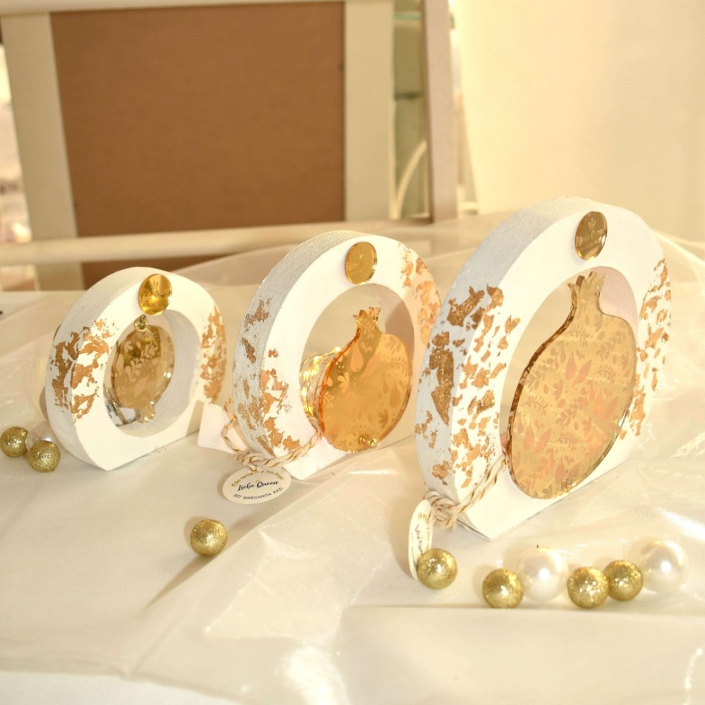 Γούρι ρόδι χρυσό plexiglass σε ξύλο λευκό μεγάλο φωτιζόμενο