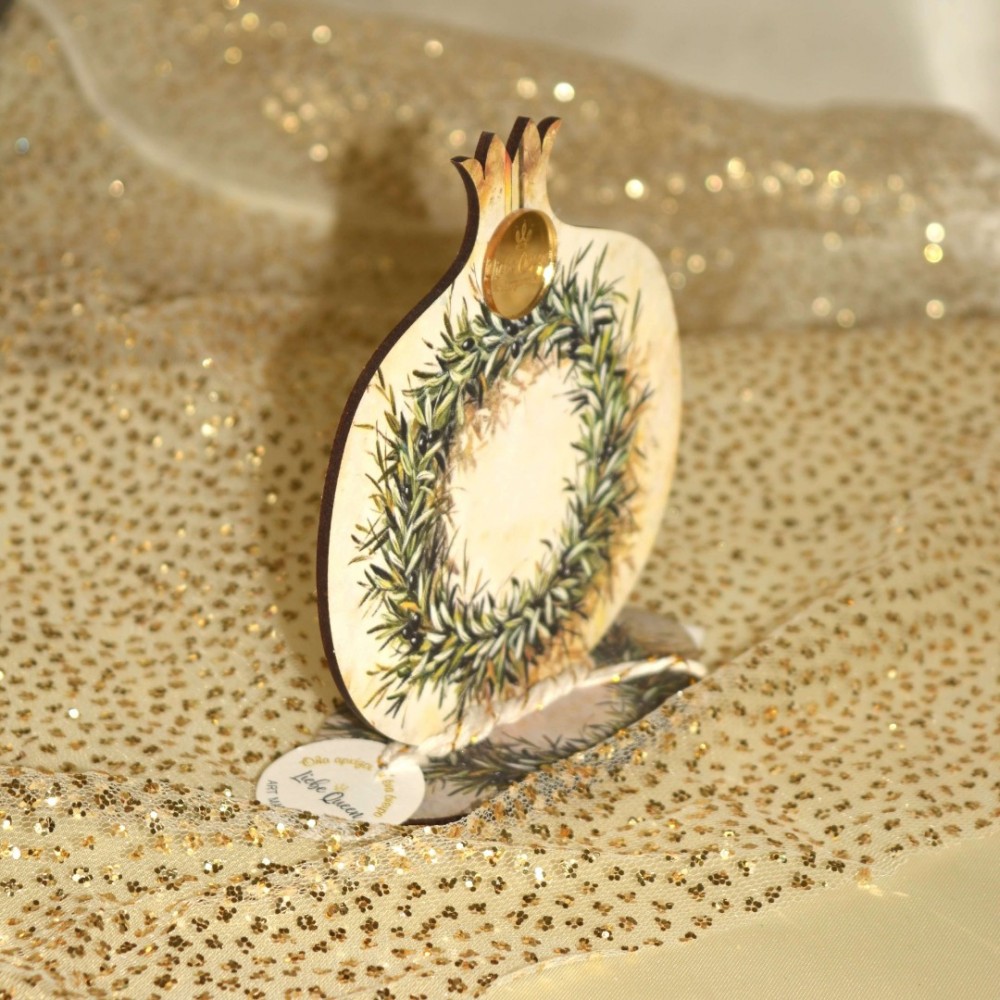 Γούρι χειροποίητο ξύλινο ζωγραφιστό ρόδι ιβουάρ σε βάση