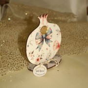 Γούρι χειροποίητο ξύλινο ζωγραφιστό ρόδι σε βάση