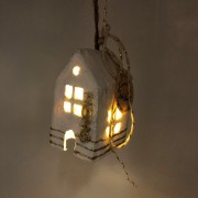 Γούρι σπιτάκι φωτιζόμενο λευκό χρυσή ρίγα