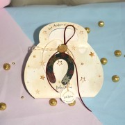 Γούρι πέταλο ξύλινο μικρό μαύρο με σχέδιο νιφάδες χιονιού