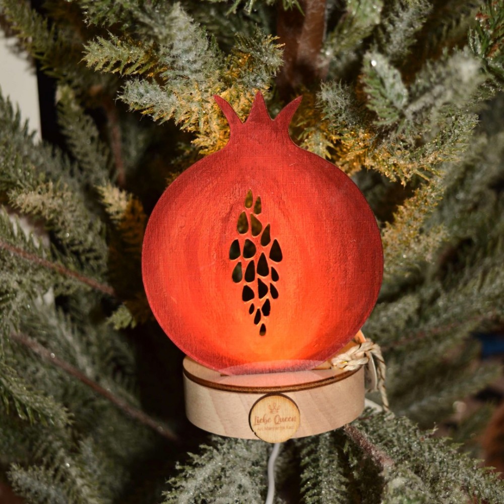 Γούρι ξύλινο κόκκινο ρόδι σε βάση φωτιζόμενο