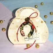 Γούρι πέταλο ξύλινο μικρό μαύρο με σχέδιο ανοιγμένο ρόδι