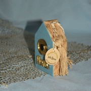 Γούρι Σπίτι ξύλινο γαλάζιο με χρυσό μάτι από πλεξιγκλάς για τη Νονά