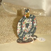 Γούρι χειροποίητο ξύλινο ζωγραφιστό ρόδι μαύρο με στεφάνια σε βάση