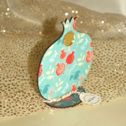 Γούρι χειροποίητο ξύλινο ζωγραφιστό ρόδι γαλάζιο σε βάση