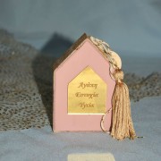Γούρι Σπίτι ξ΄΄ύλινο ροζ με χρυσό πλεξιγλάς και ευχές