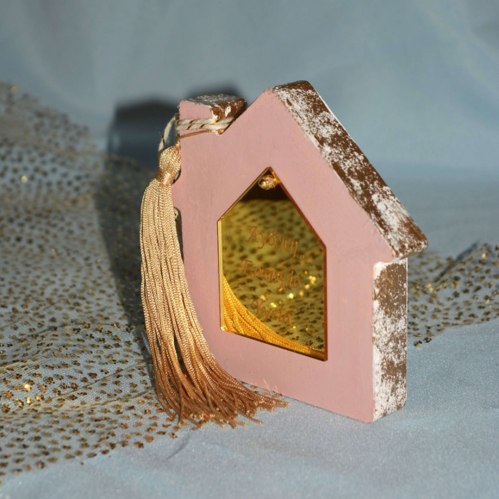Γούρι Σπίτι με καμινάδα ξύλινο ροζ ζωγραφιστό με αντίστοιχο χρυσό από πλεξιγλάς