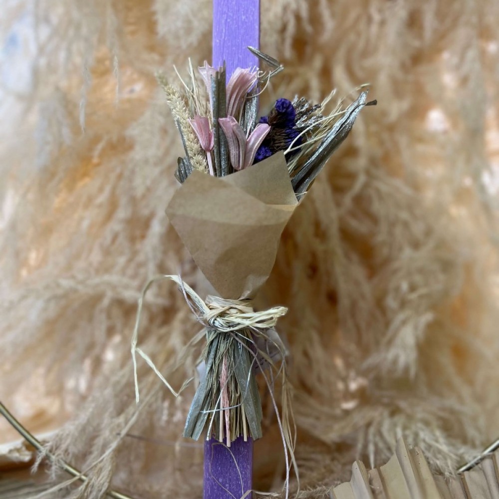 Λαμπάδα αρωματική πλακέ μωβ με σύνθεση λουλουδιών