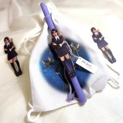 Λαμπάδα αρωματική μωβ με την Wednesday και σακίδιο