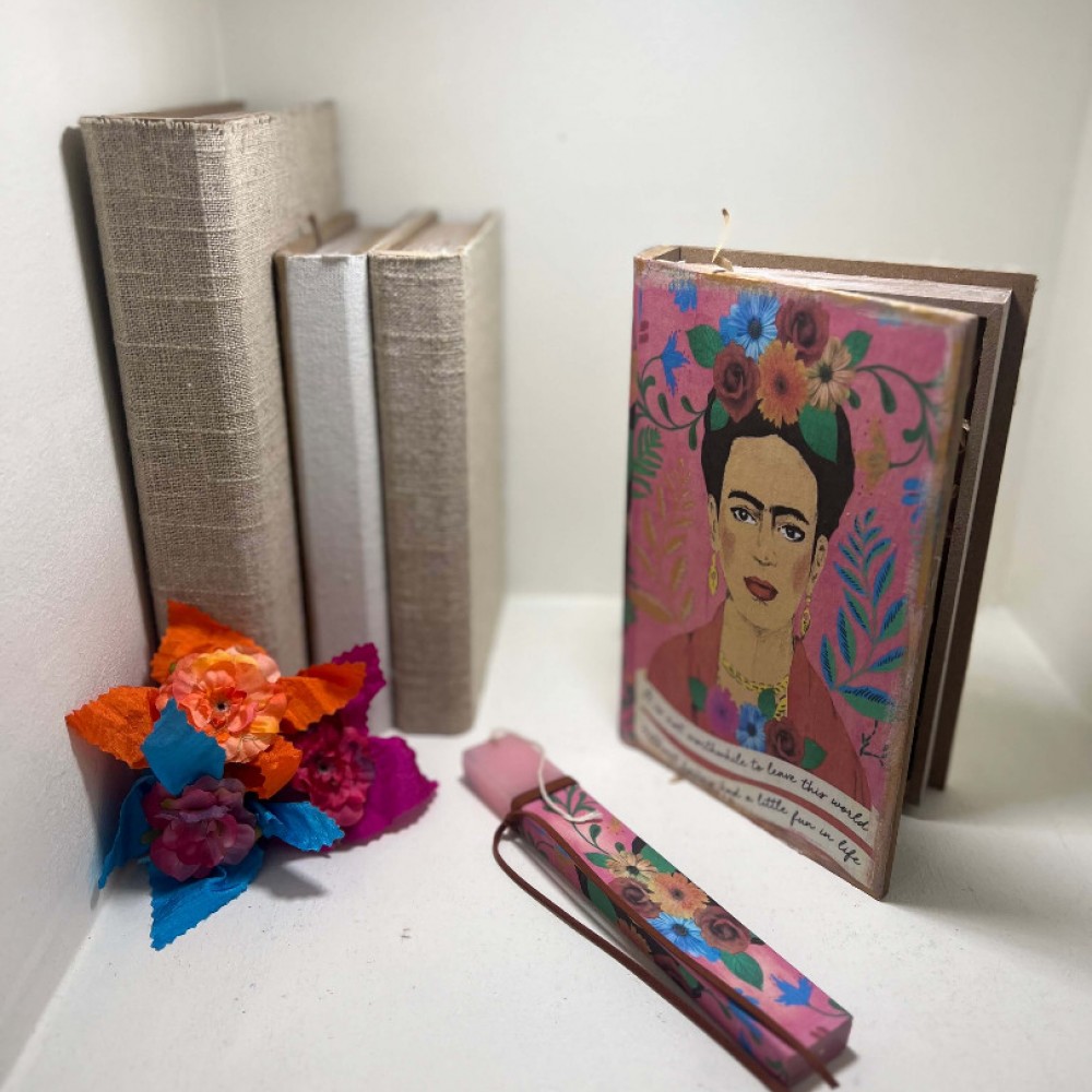 Λαμπάδα Frida Kahlo ροζ σετ με χειροποίητο βιβλίο - κουτί